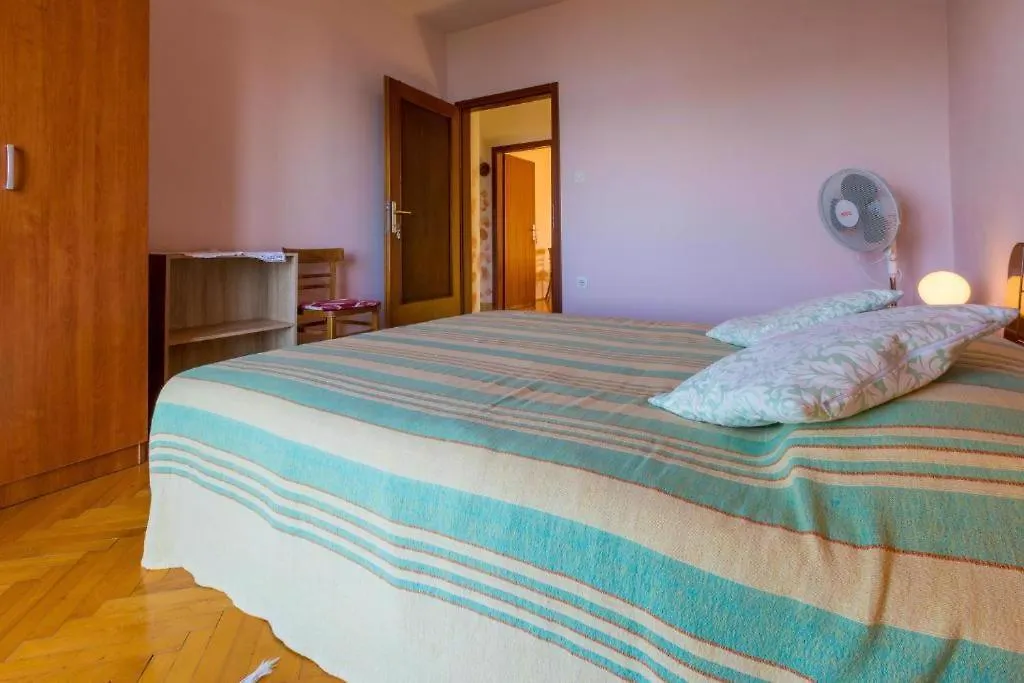 Apartment In Dramalj 41518